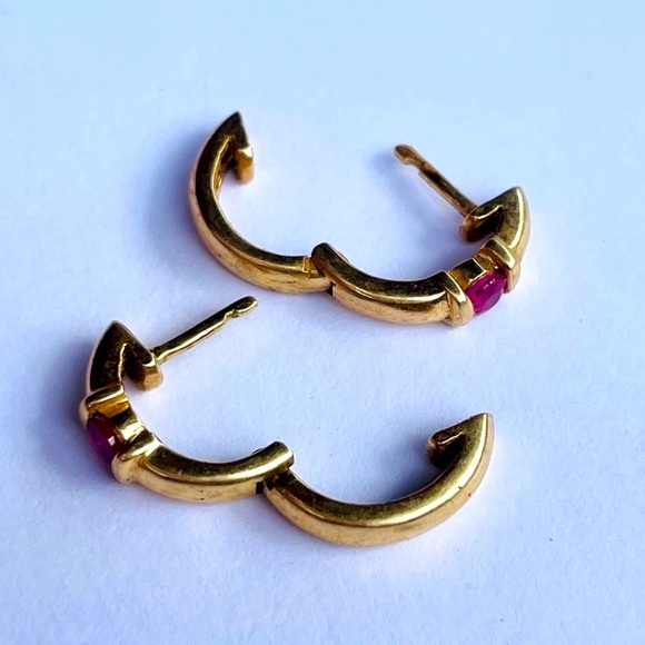 Vintage Luxe 14k Gold Huggie Hoops with Rubies - Picture 6 of 9